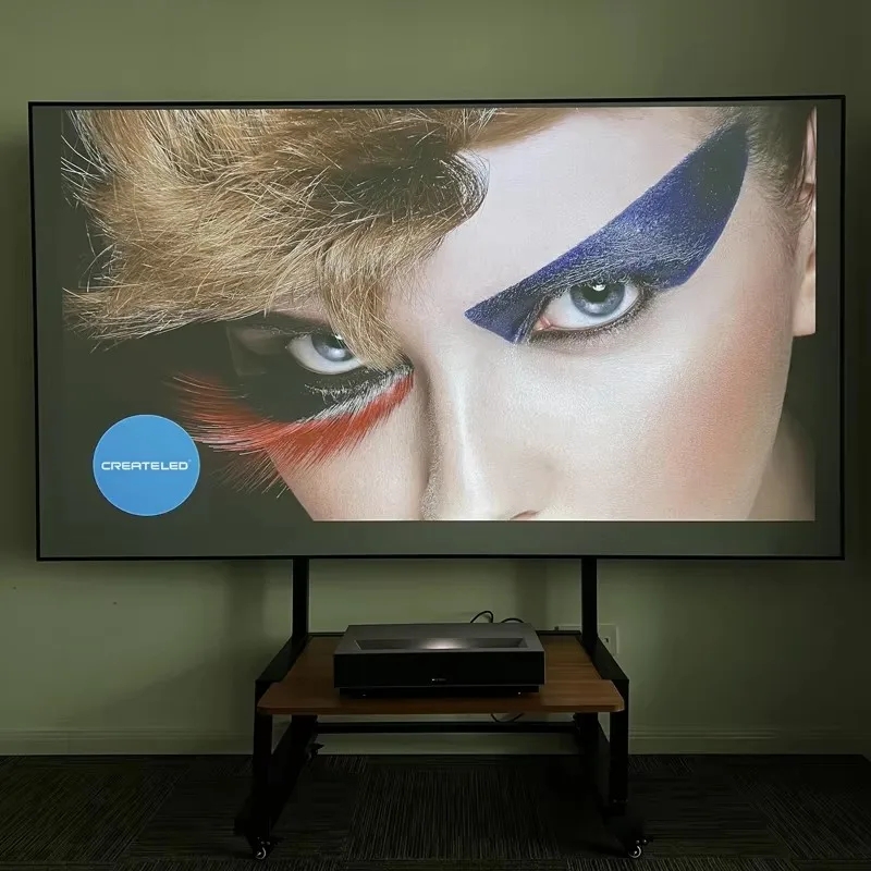 Schermo di proiezione con corn - Ultra Short Throw Laser Projector 4K recensione e prezzo
