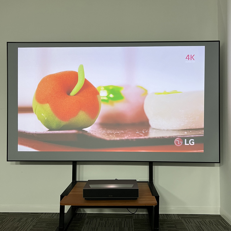 Schermo di proiezione con corn - Ultra Short Throw Laser Projector 4K recensione e prezzo
